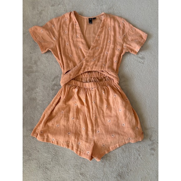 Volcom Size Sm With‎ the Band Romper Peach Floral Print Short Sleeve Casual - Picture 1 of 10
